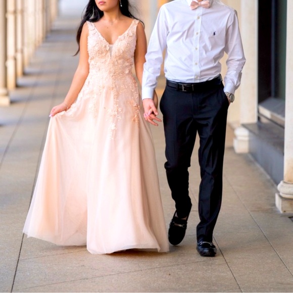 Gown - Picture 3 of 4